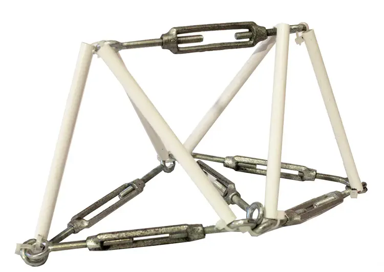 model-pyramid_1600.jpg
